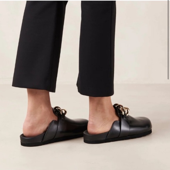 Alohas Fireplace Clog in Black Size 9 - Picture 2 of 7